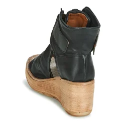 NOA BUCKLE